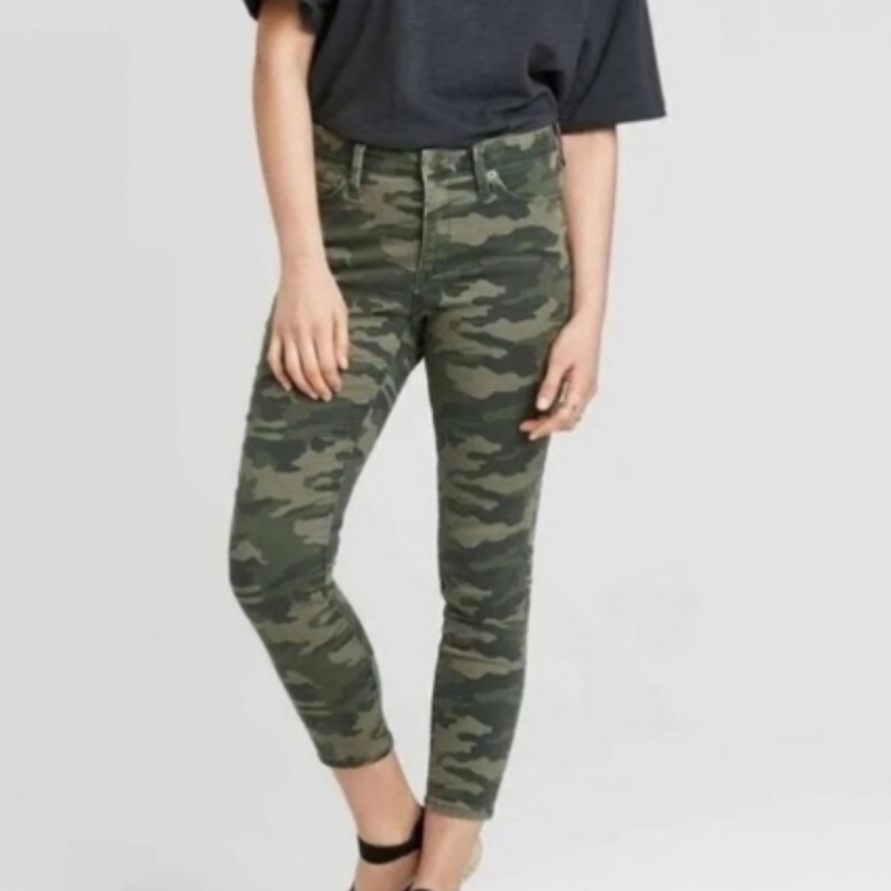 5/$25 Universal Thread Camouflage Ankle Skinny Jeans - Green Camo